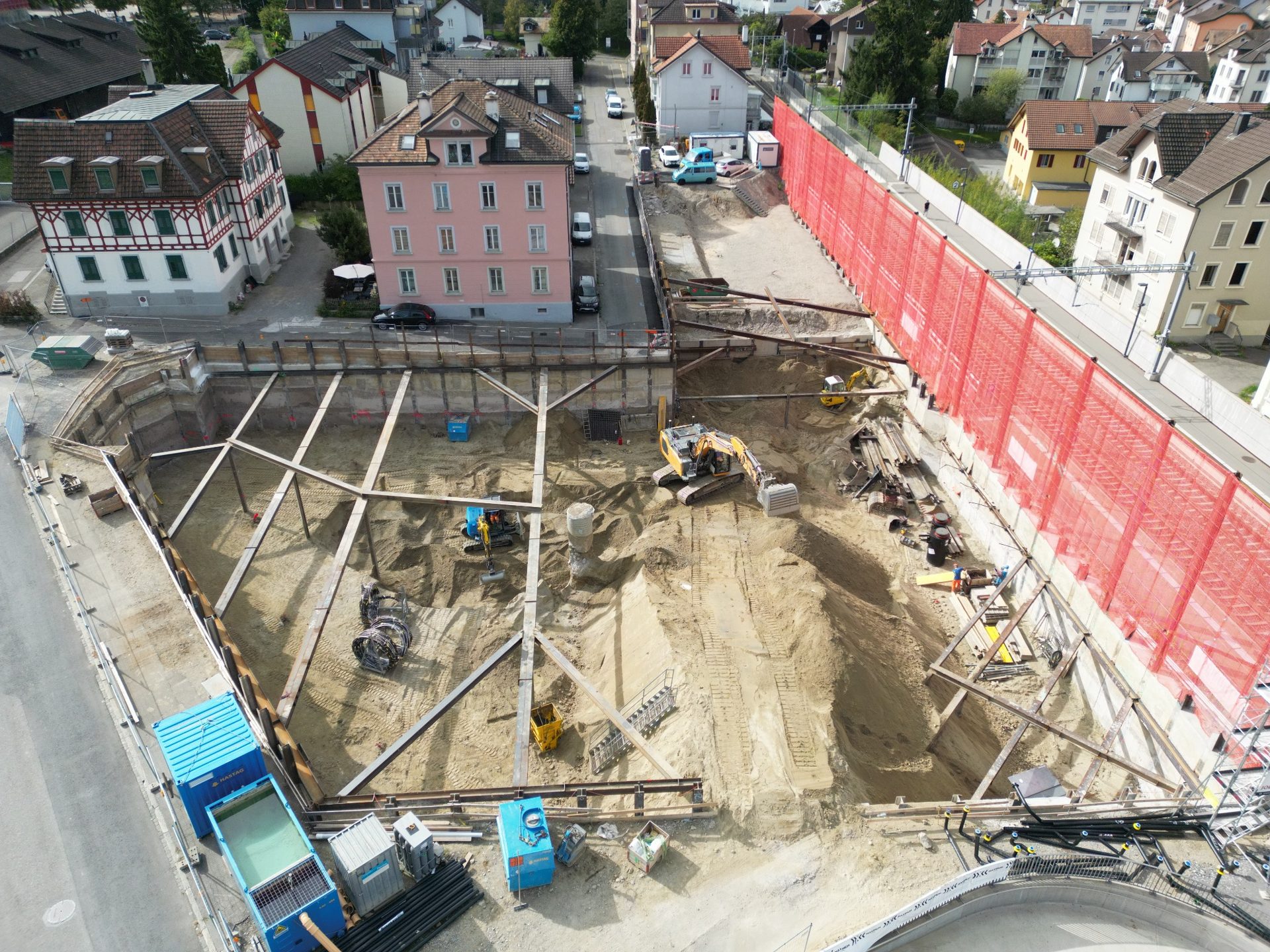 Die Baugrube nimmt Form an